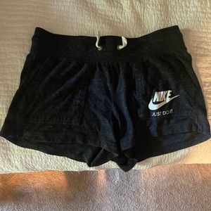 Nike Shorts Soft 🩶